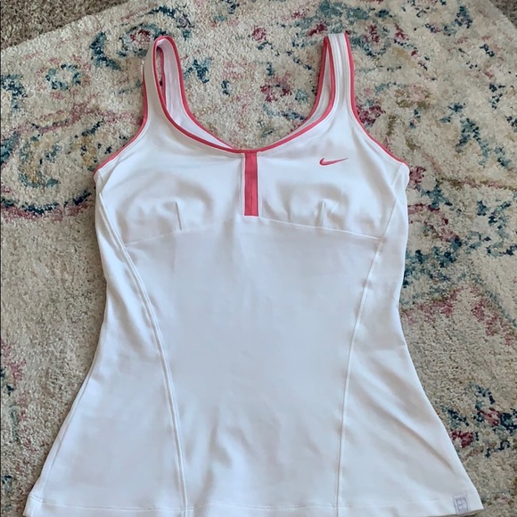 Nike Tops - Nike workout top
